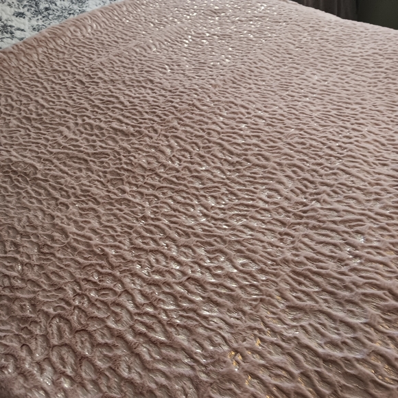 New Faux Fur Thrown - Picture 3 of 3